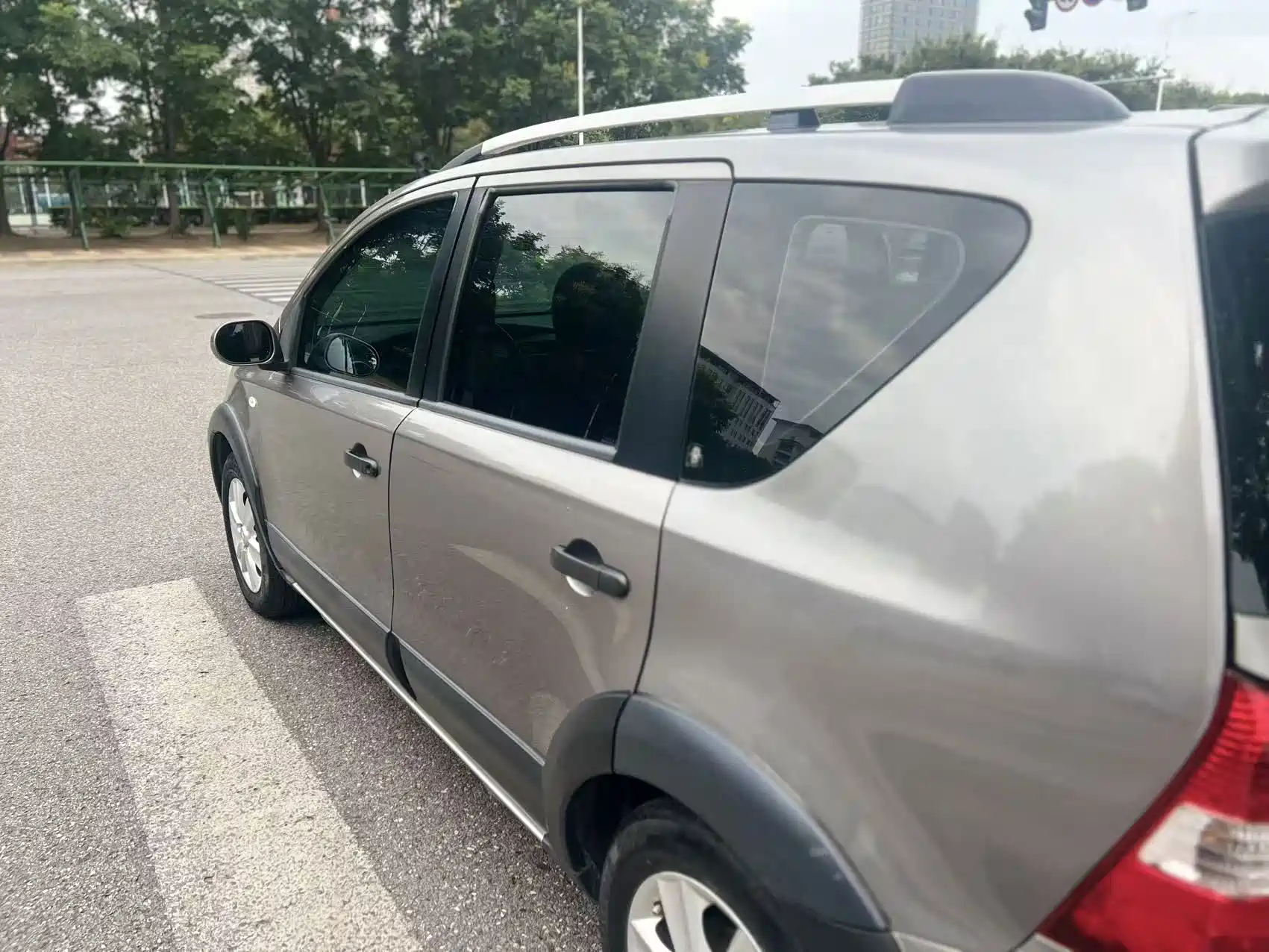 صورة 15 - Nissan Livina