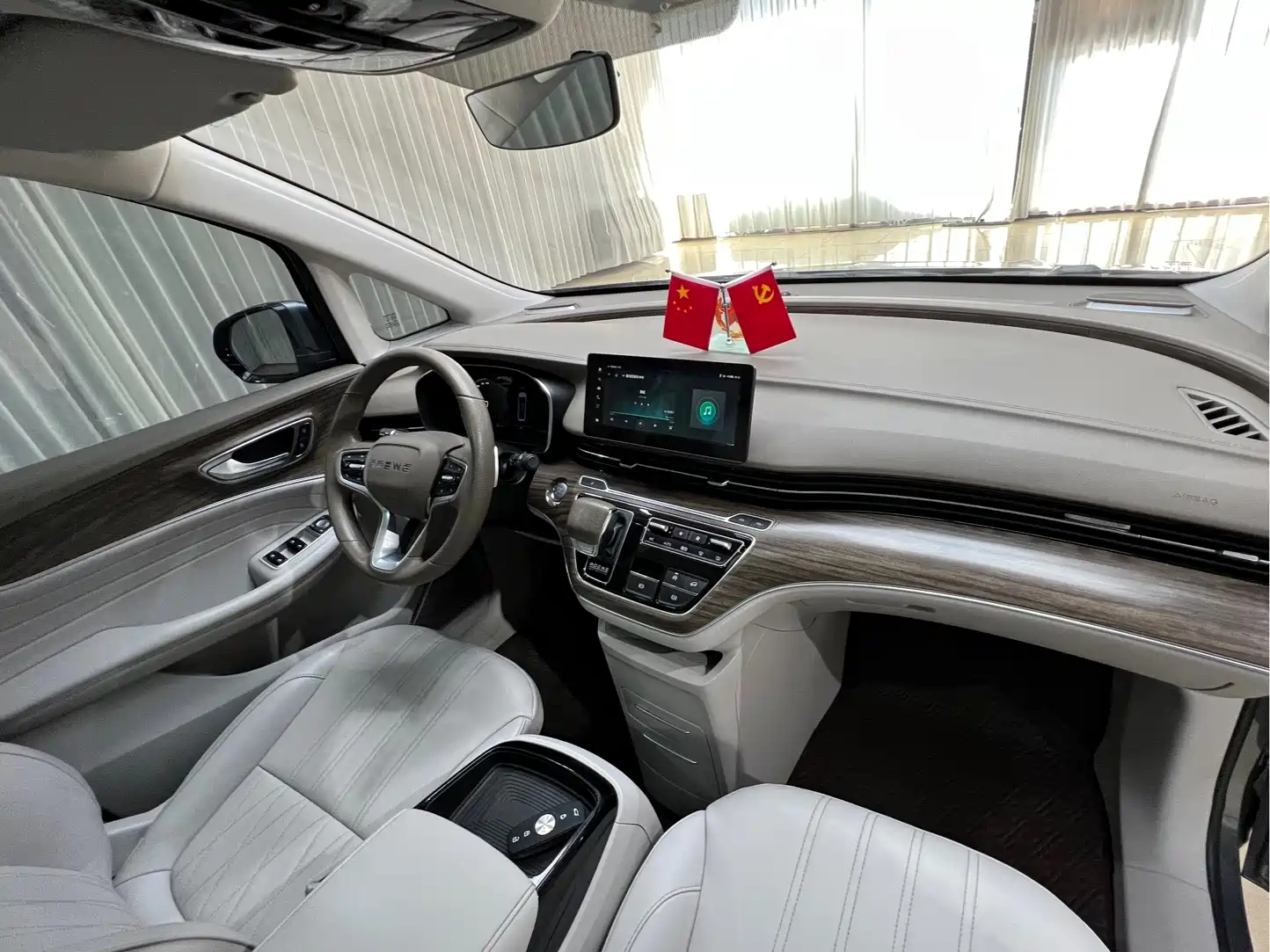 Фото 20 - Roewe iMAX8