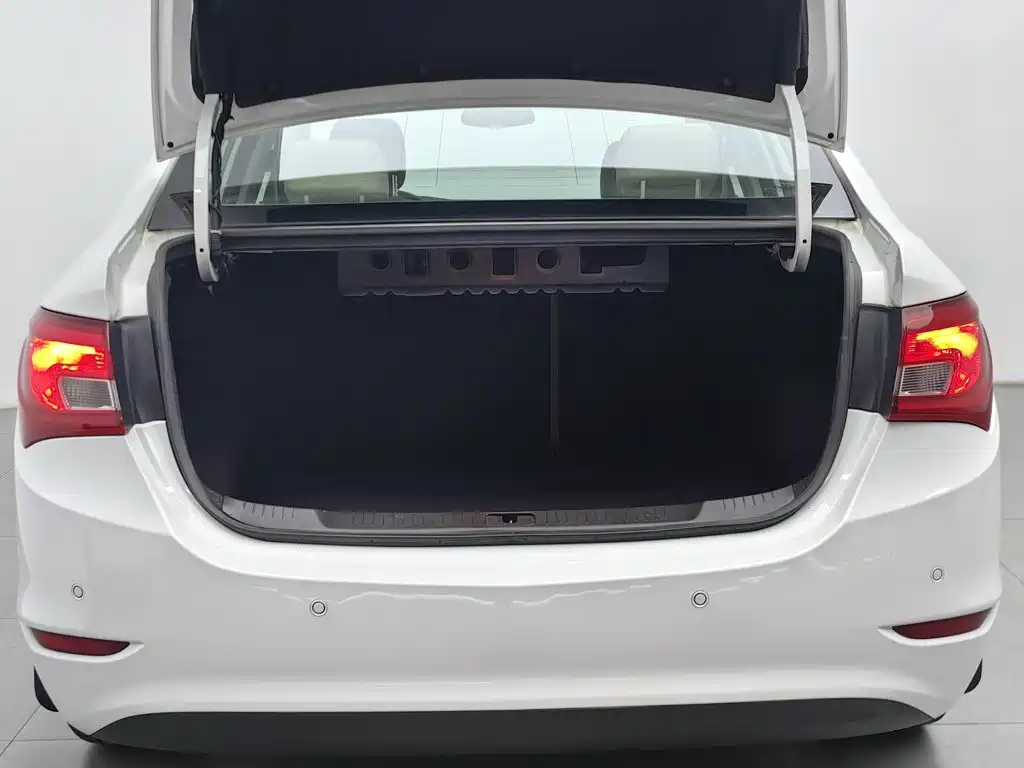 Фото 16 - Buick Excelle