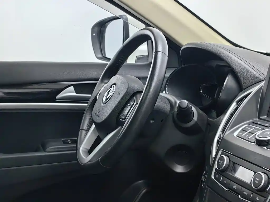 Dongfeng Aeolus Dongfeng Fengshen AX7 2015 2015 2.0L Automatic Smart Ease