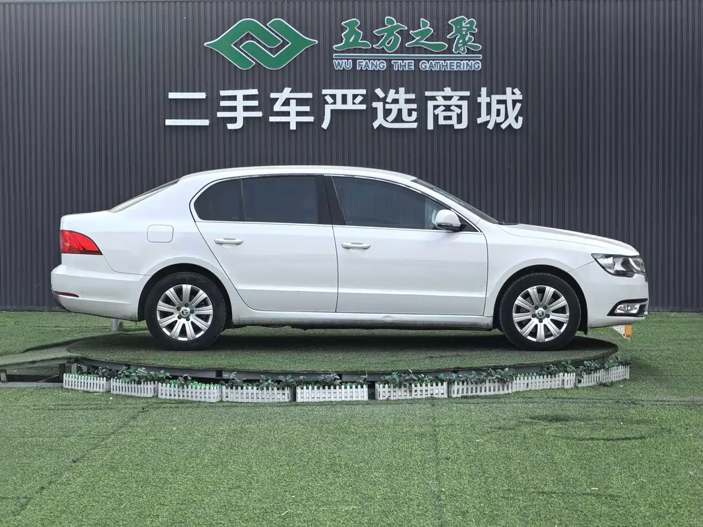 Škoda Superb 2013 1.4TSI DSG Gentleman Edition фото 4