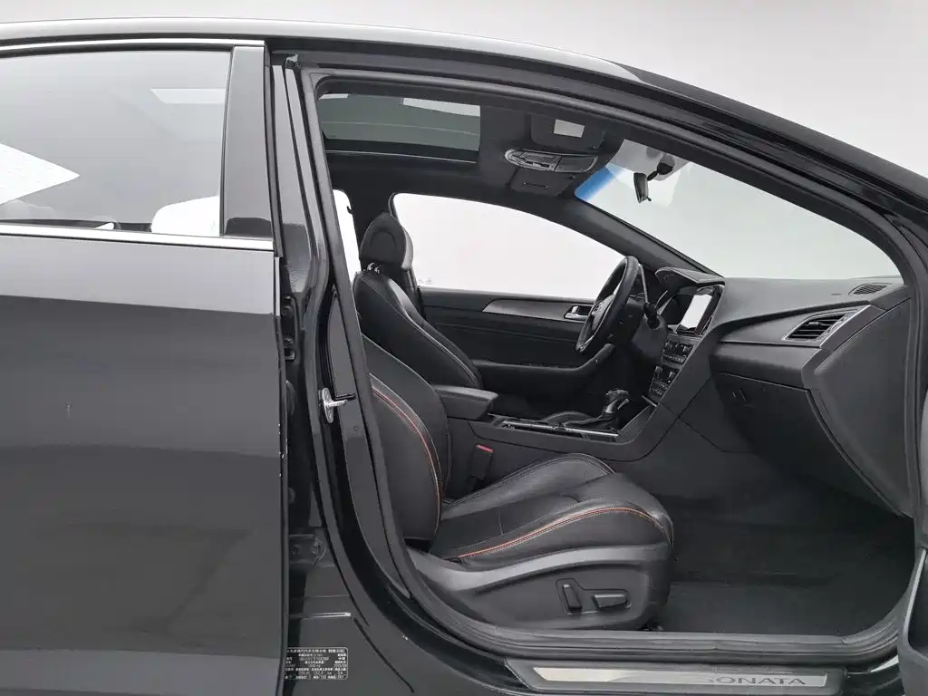 Photo 23 - Hyundai Sonata