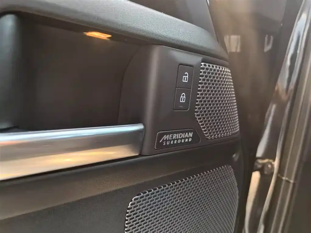 Land Rover Defender 2023 Facelift 110 5.0T V8 фото 20