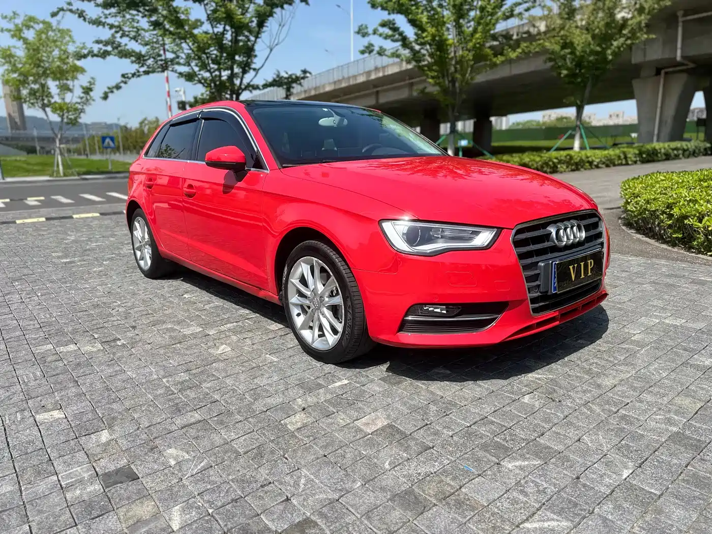 Audi A3 2014 Sportback 35 TFSI Automatic Comfort фото 3