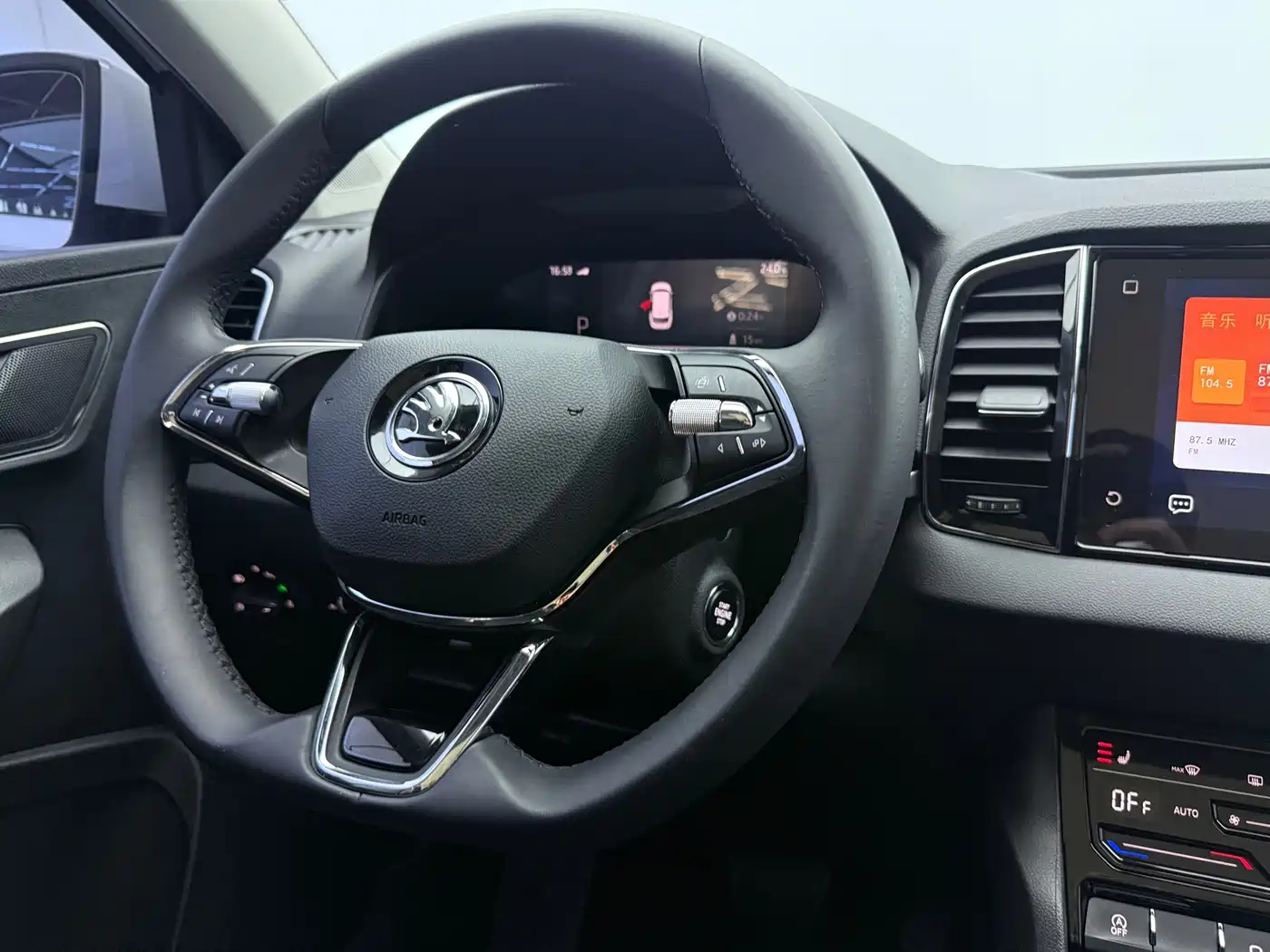 Škoda Karoq 2023 TSI280 Premium Edition фото 23