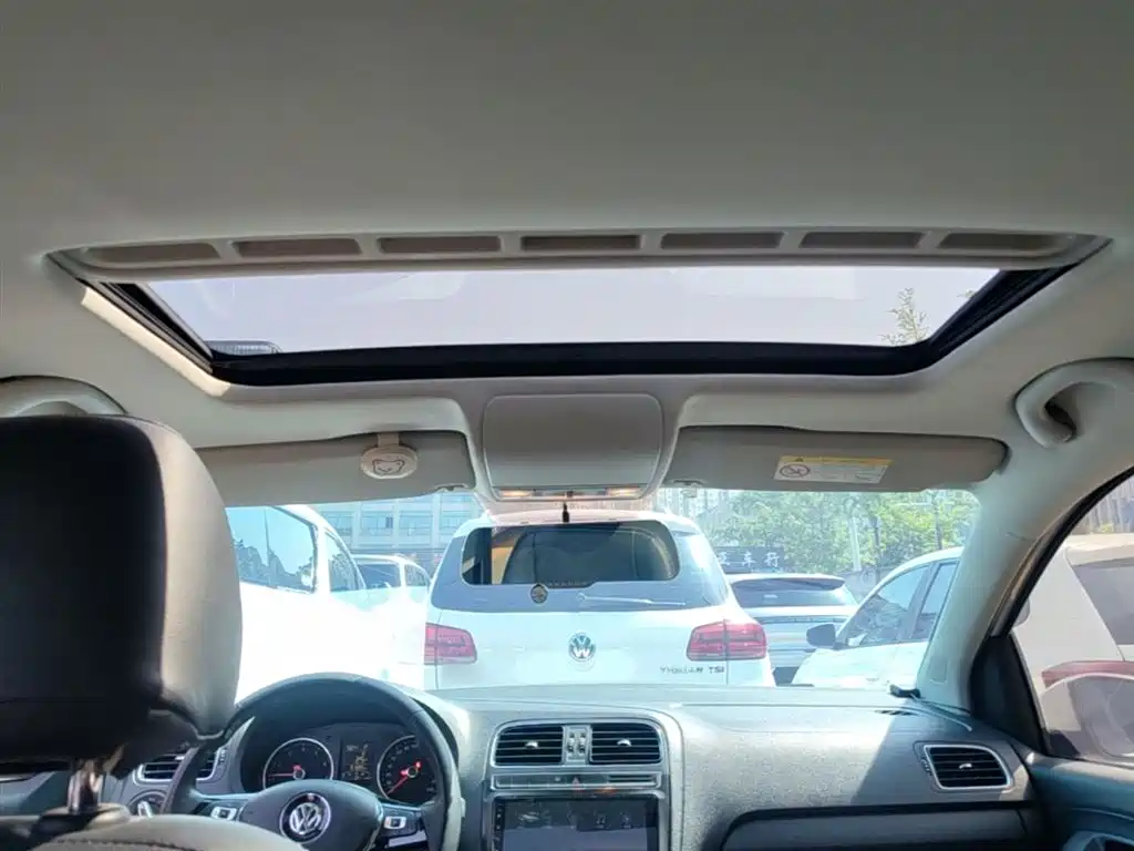 Volkswagen Polo 2016 1.6L Automatic Comfort фото 18