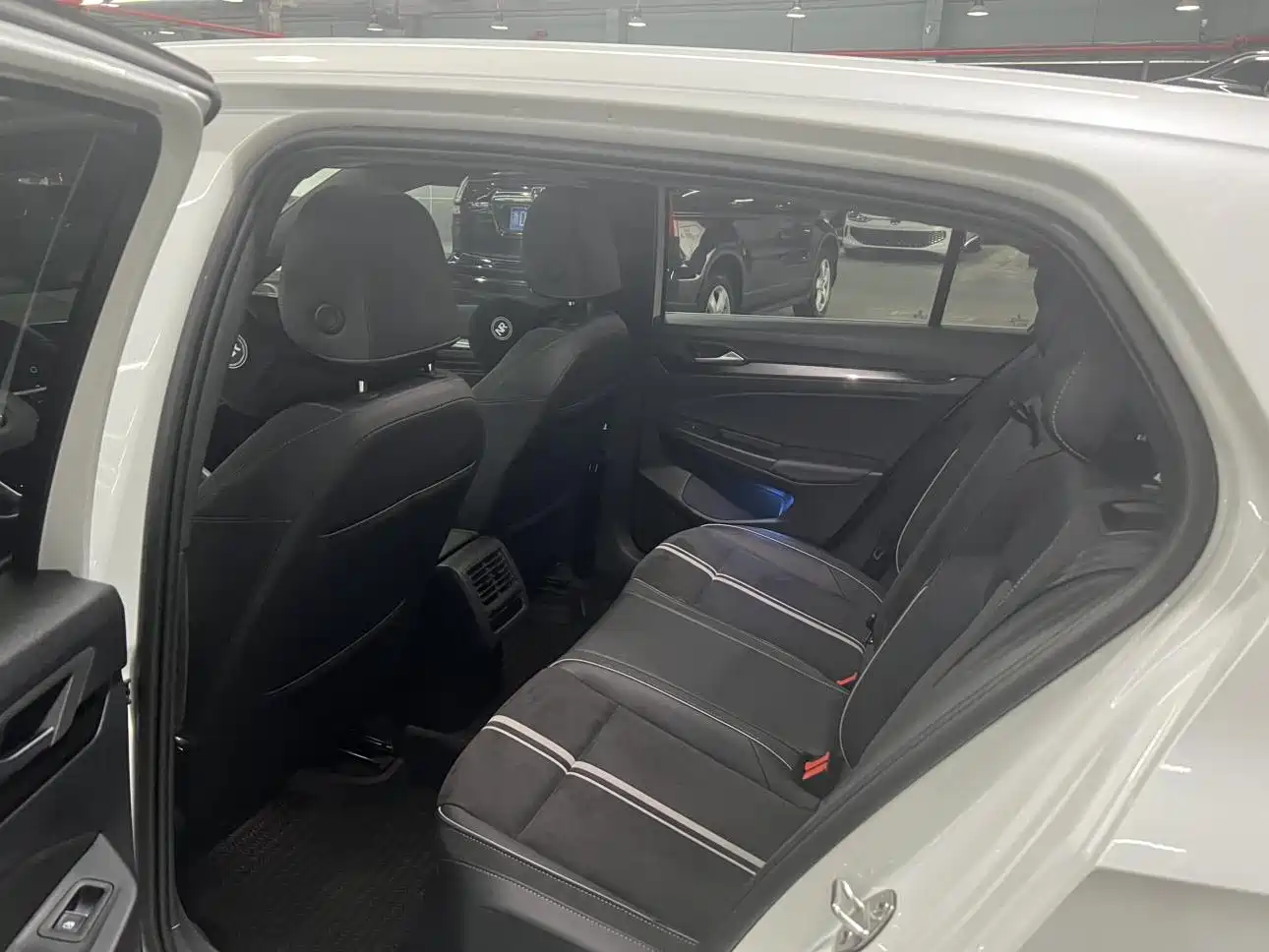 Volkswagen Golf 2021 280TSI DSG R-Line фото 8