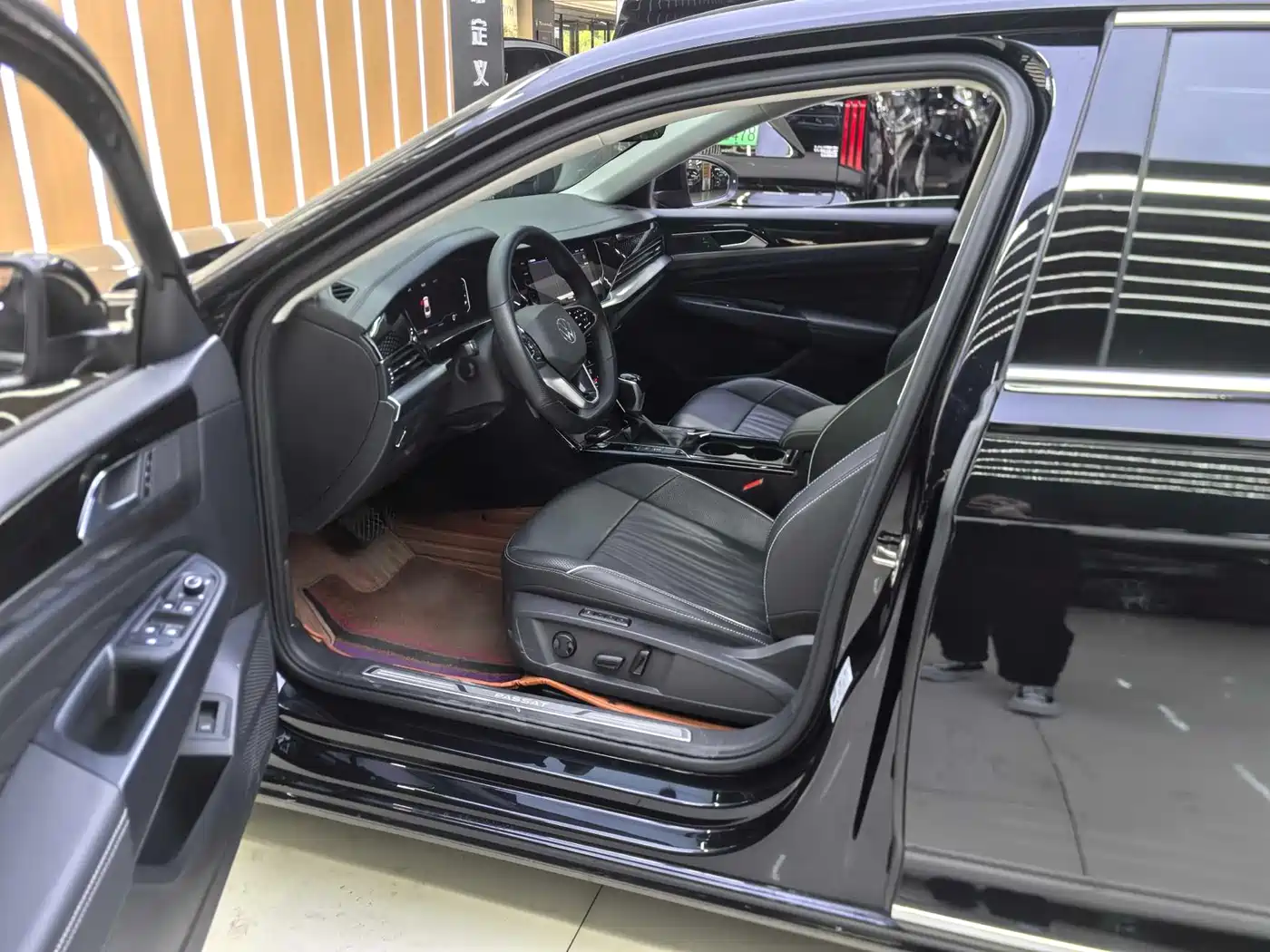 Volkswagen Passat 2023 Facelift 330TSI Luxury Edition фото 5
