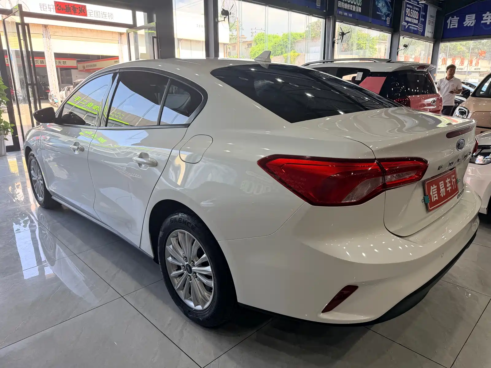 Фото 5 - Ford Focus