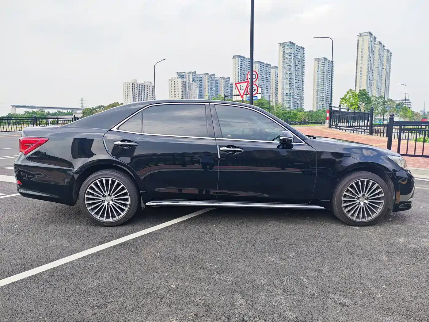 Toyota Crown 2017 2.0T Sport Edition фото 5