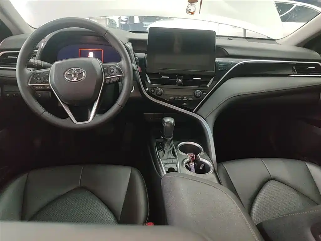 Toyota Camry 2021 2.5G Luxury Edition фото 10