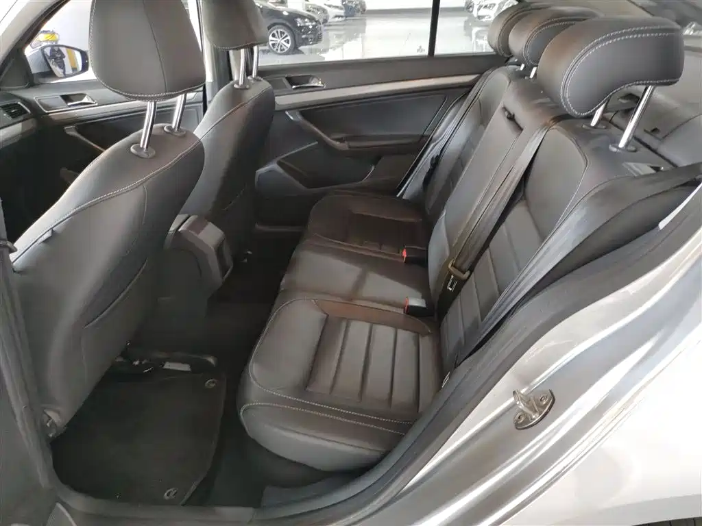 Volkswagen Lavida 2017 1.6L Automatic Comfort Edition фото 13