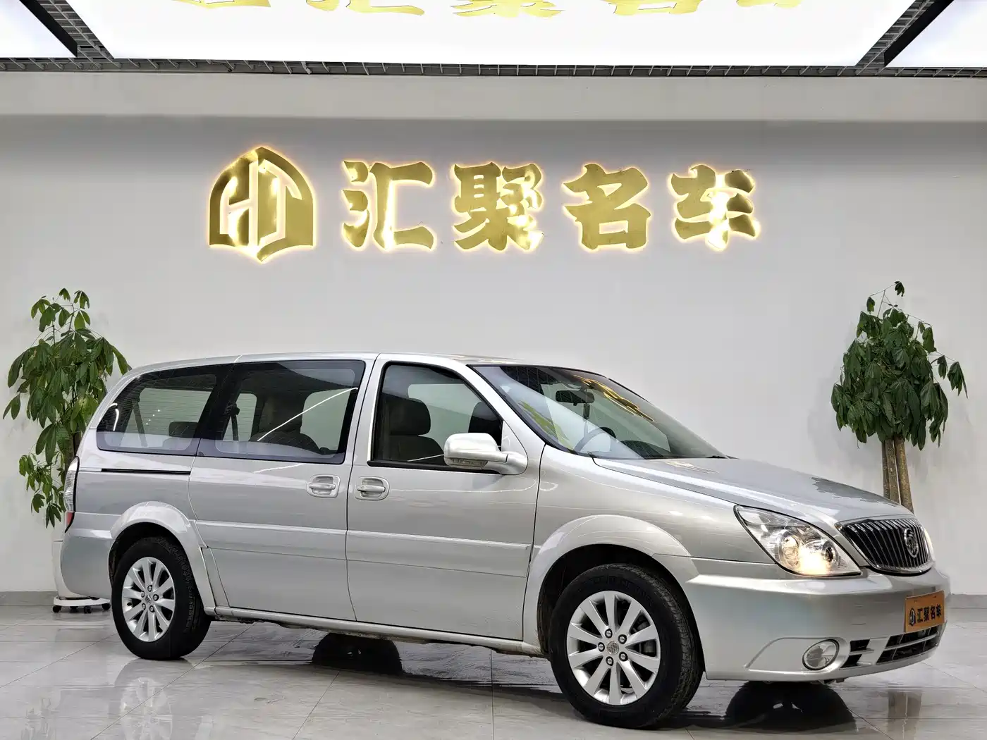 Buick GL8 2014 2.4L Executive Edition фото 2