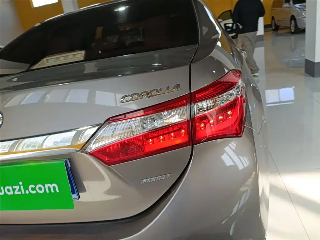 Toyota Corolla 2014 1.8L CVT Supreme Edition фото 24