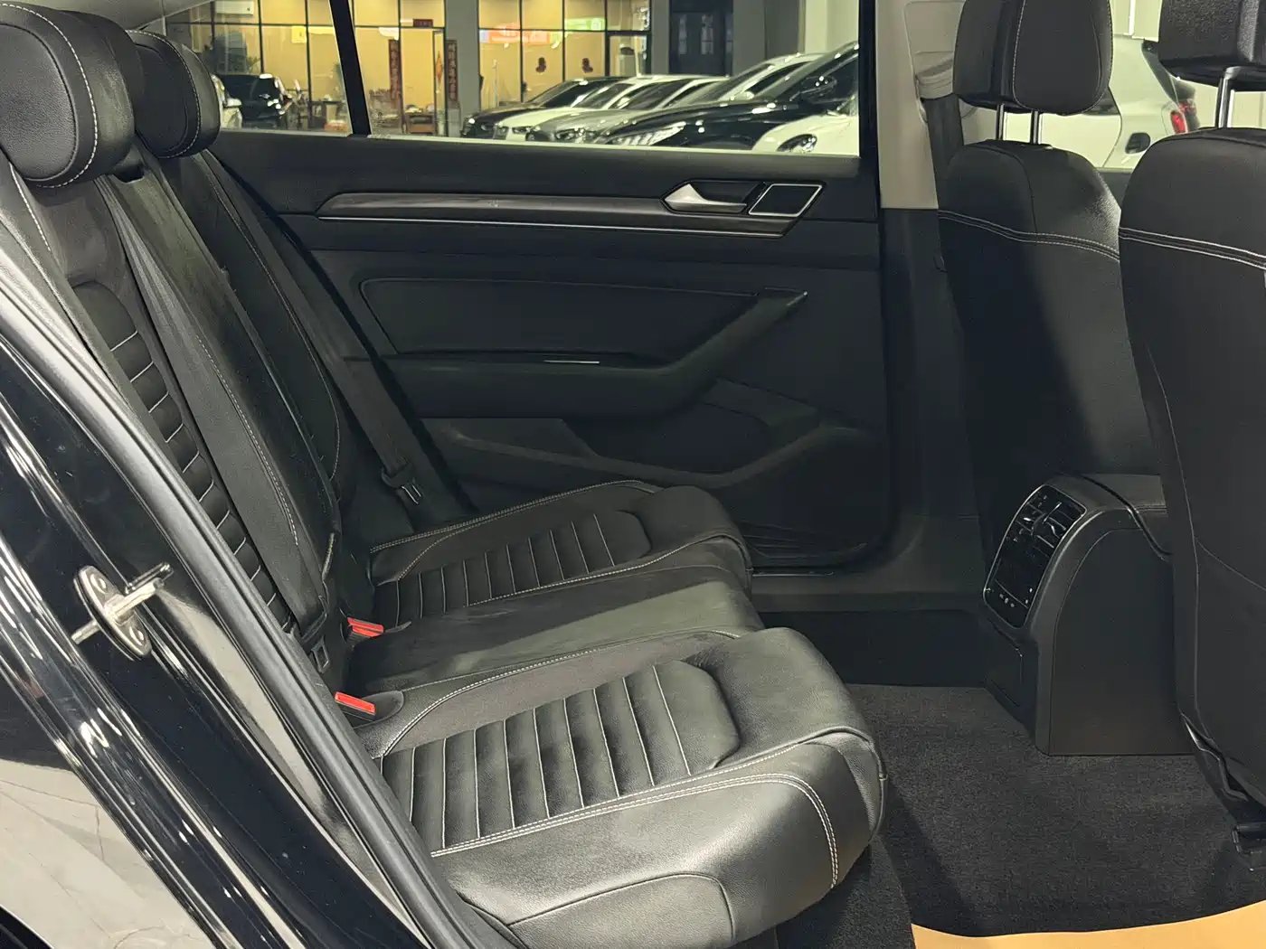 Volkswagen Magotan 2020 330TSI DSG Leading фото 11