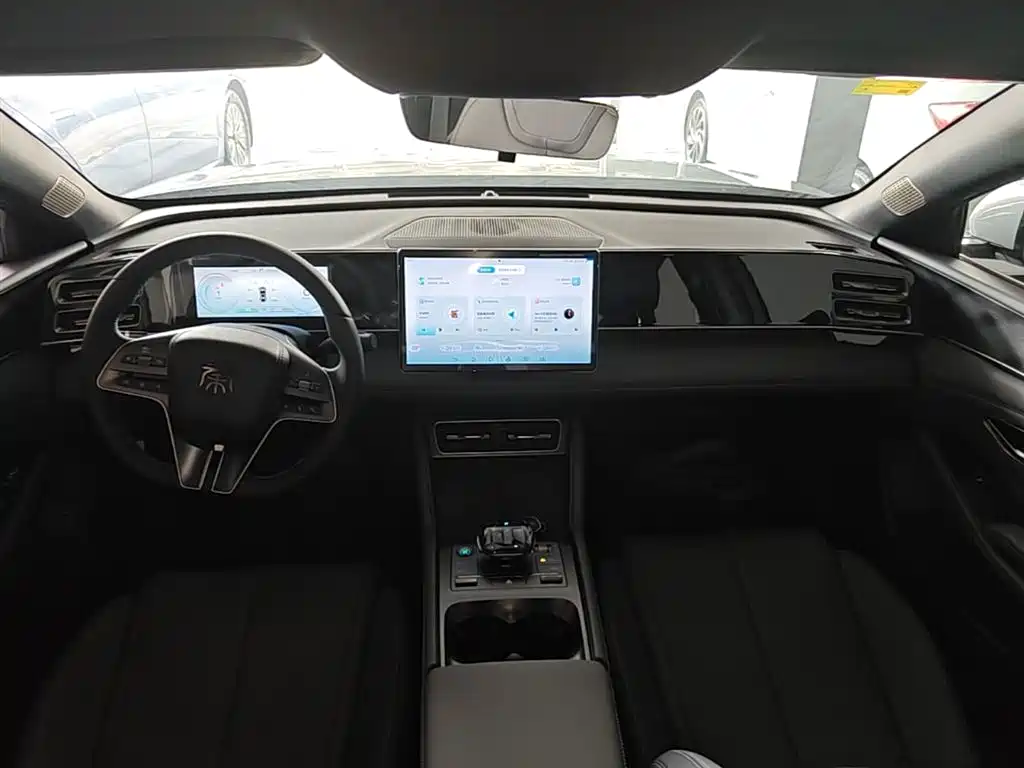 BYD Qin L 2024 DM-i 80KM Leading Edition фото 10