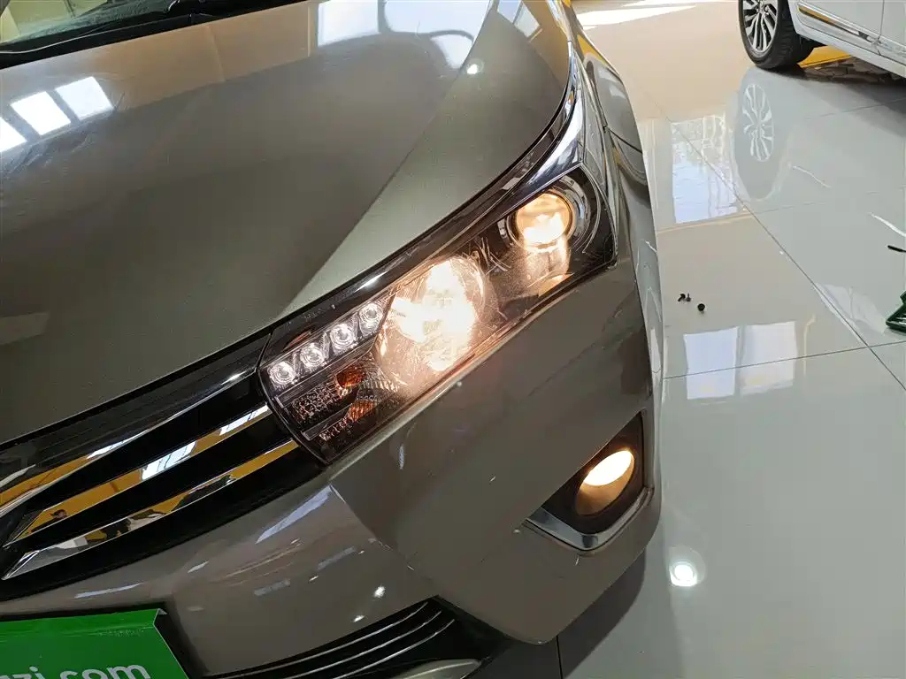 Toyota Corolla 2014 1.8L CVT Supreme Edition фото 18