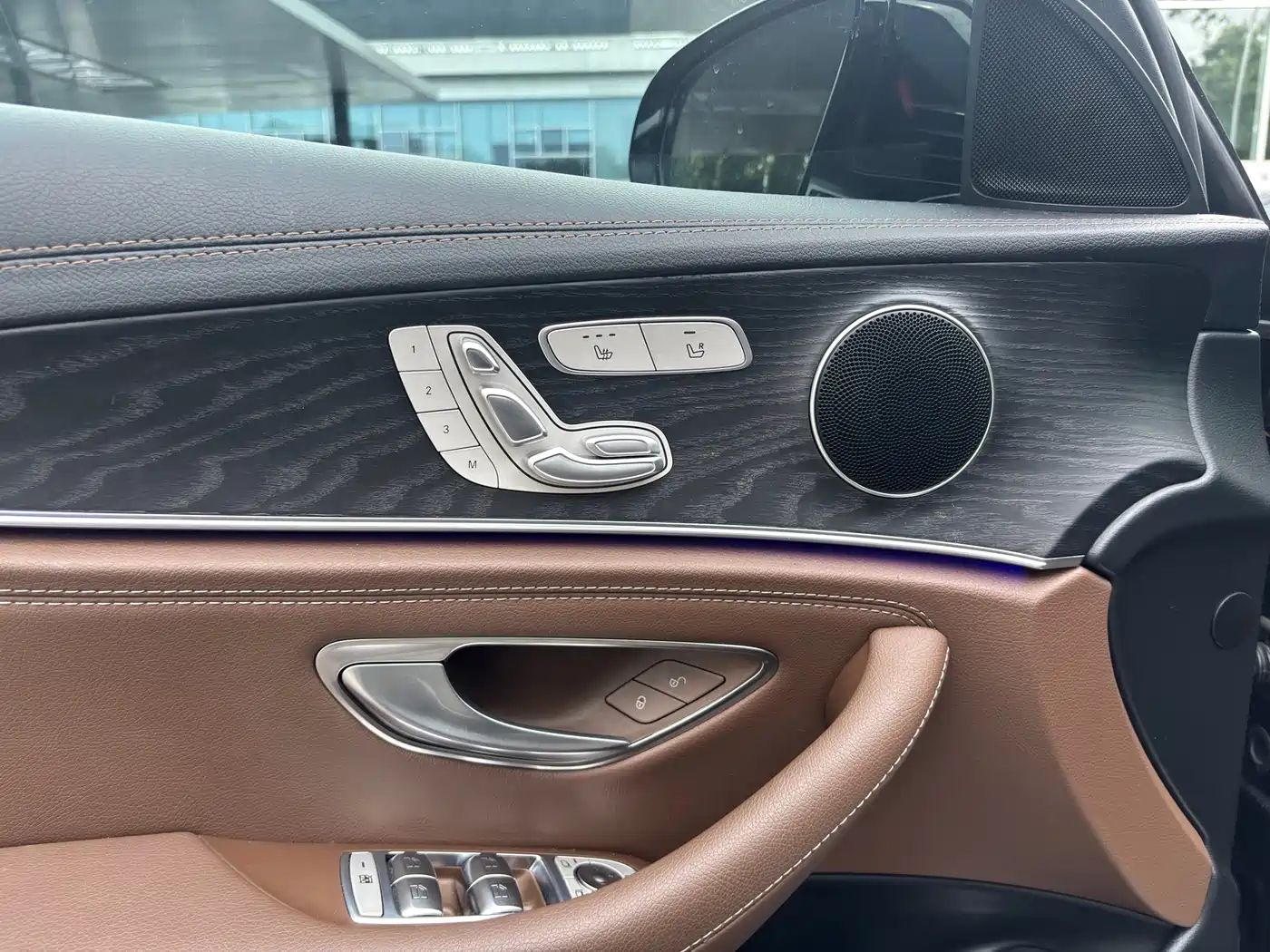 Mercedes-Benz E-Class New Energy 2022 Facelift E 350 e L Plug-in Hybrid Sport Sedan фото 6