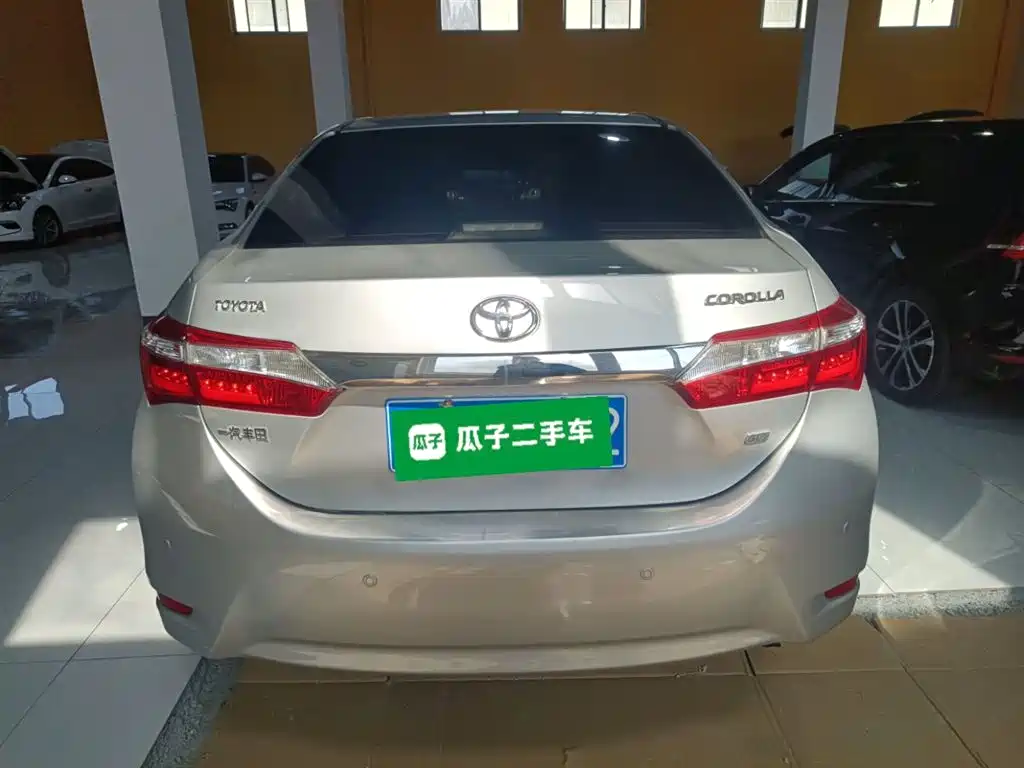 Toyota Corolla 2014 1.6L CVT GL-i Leather Edition фото 4