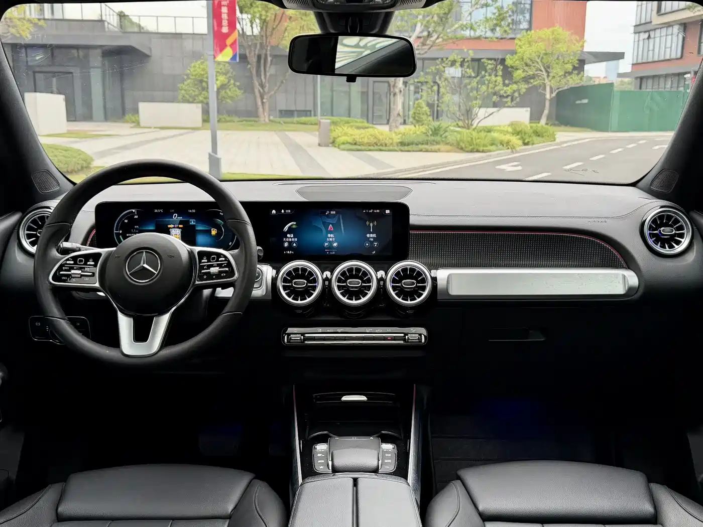 MERCEDES-BENZ GLB