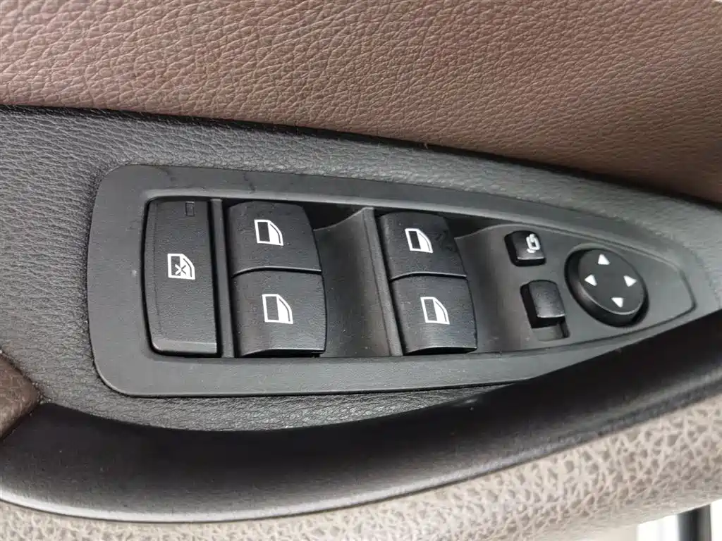 BMW X1 2019 sDrive18Li Premium Model фото 9