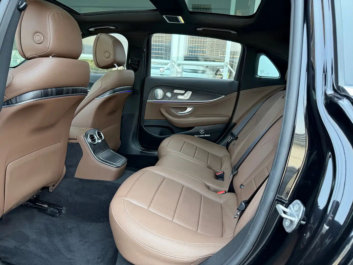 Mercedes-Benz E-Class 2021 E 300 L Sport Luxury Edition фото 27