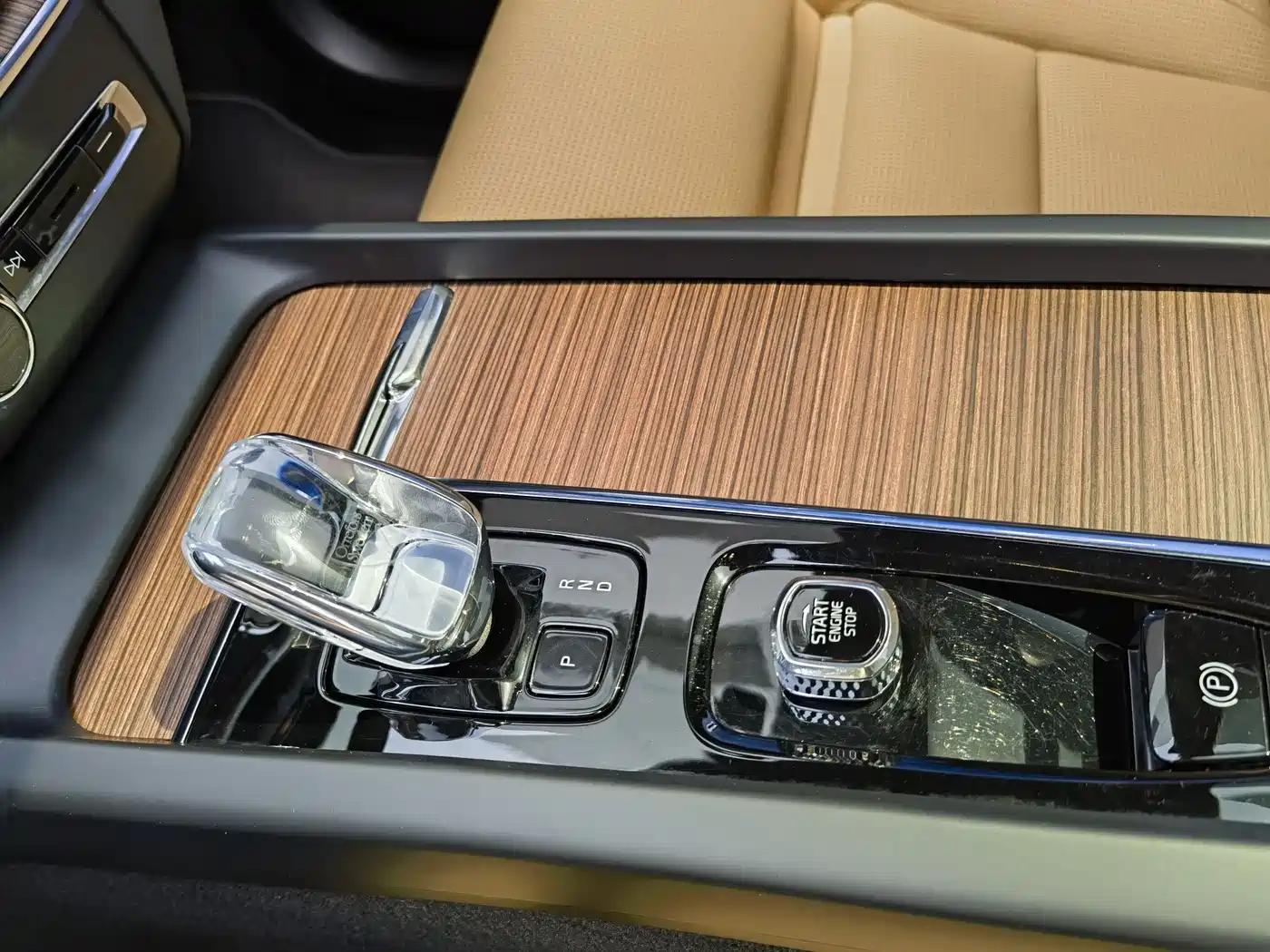 VOLVO XC60 PLUG-IN HYBRID