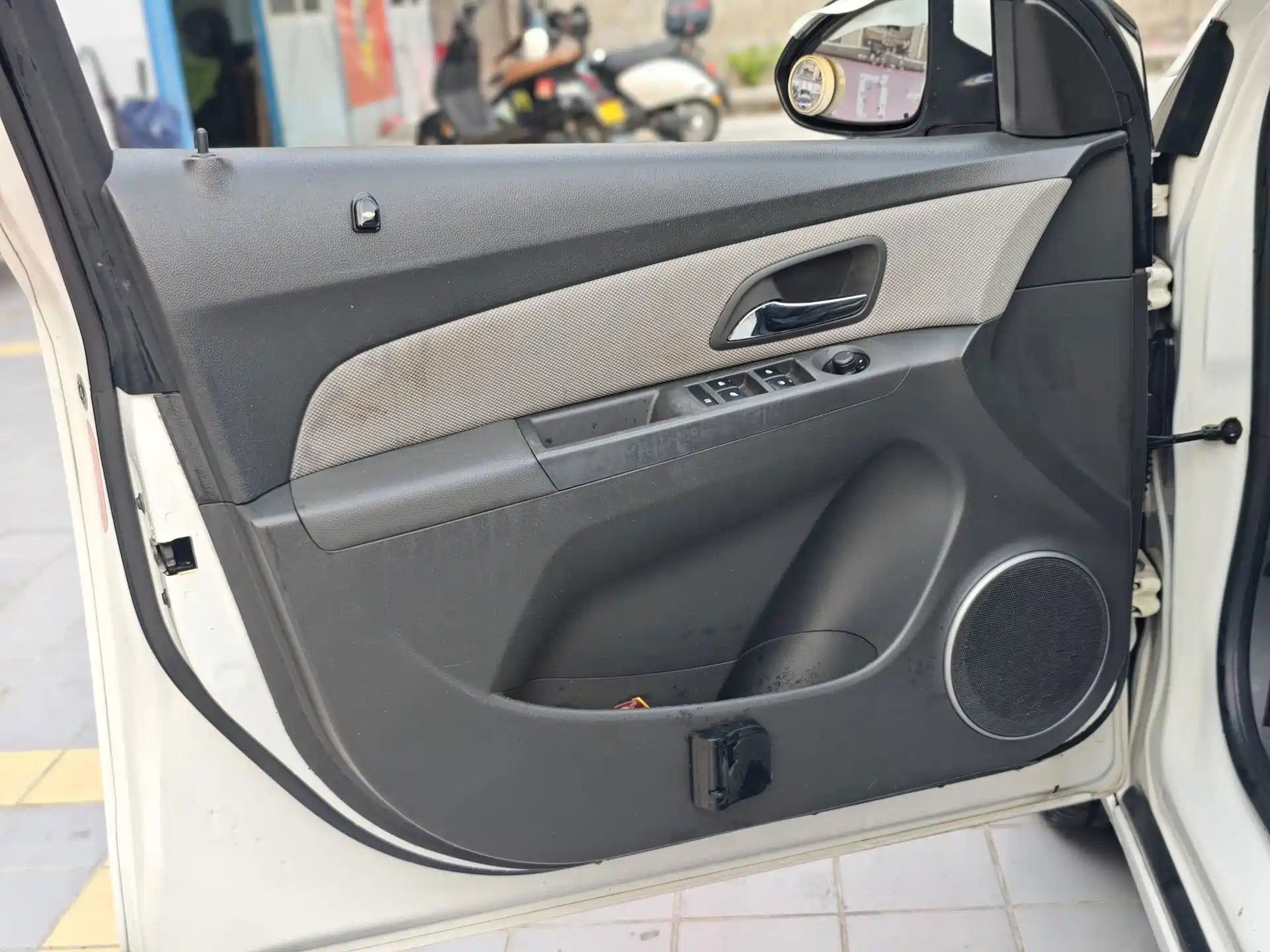 Photo 11 - Chevrolet Cruze