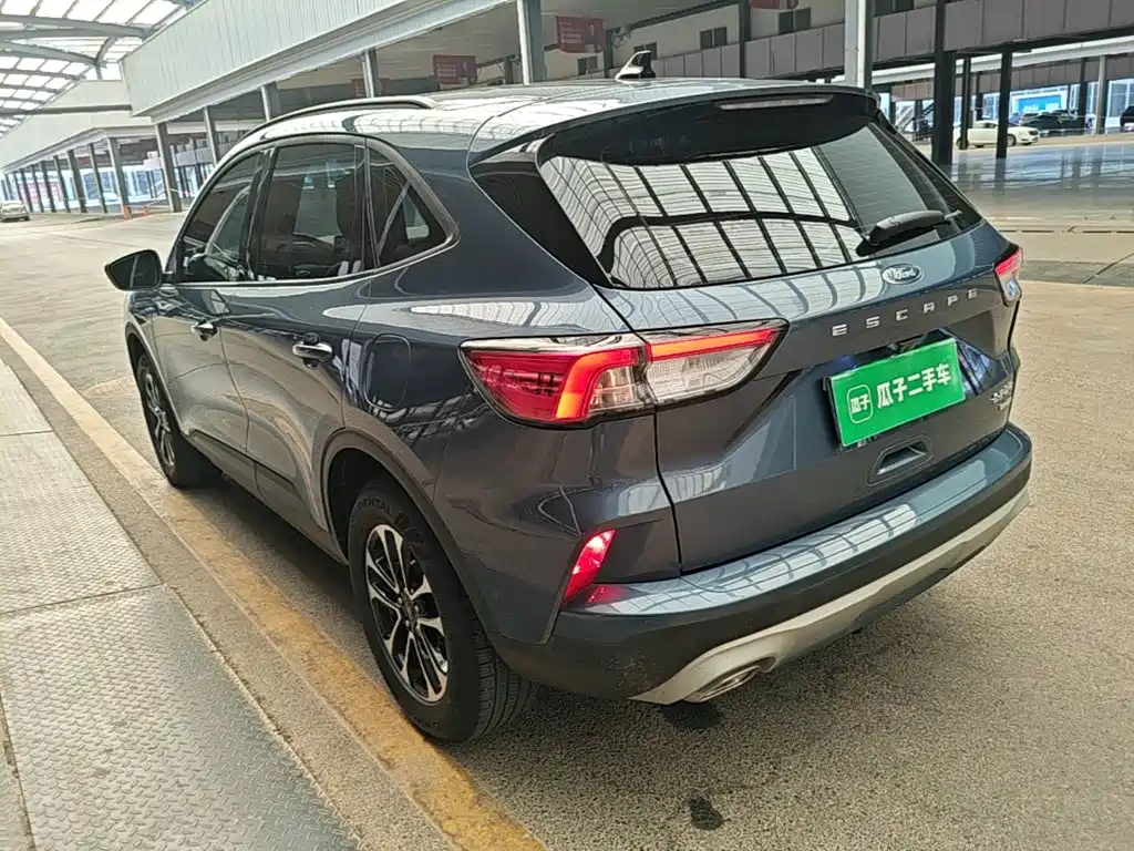 Photo 5 - Ford Escape