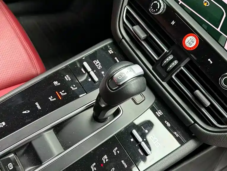 Porsche Macan 2023 Macan 2.0T фото 10