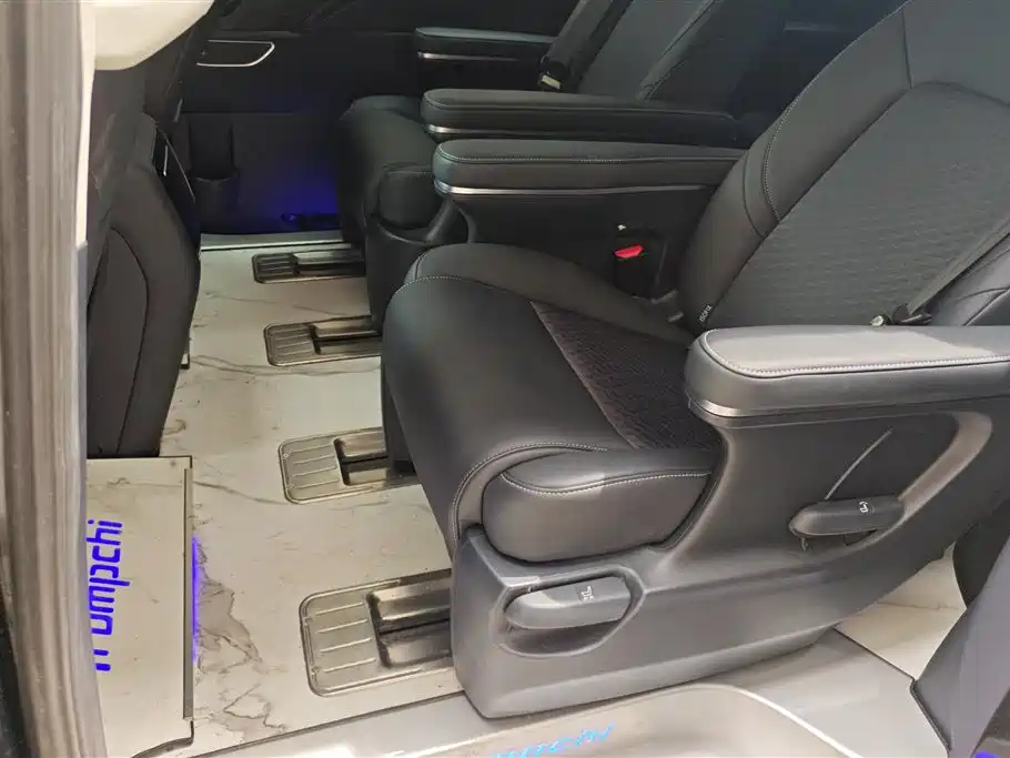 GAC Trumpchi Trumpchi M8 2024 Leadershow Series 390T Luxury Edition фото 11