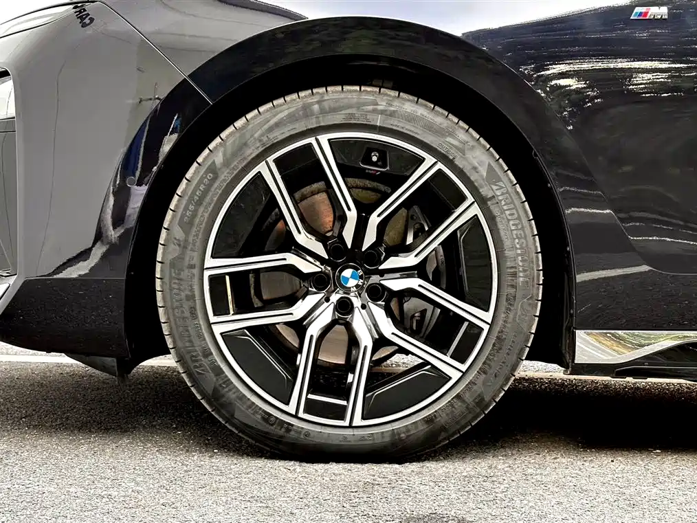 BMW 7 Series 2023 Model 735Li M Sport Package фото 12