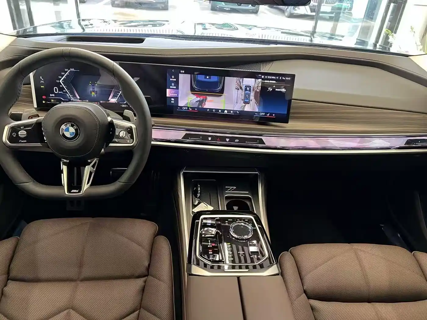 BMW 7 Series 2023 Model 740Li Leading M Sport Package фото 11