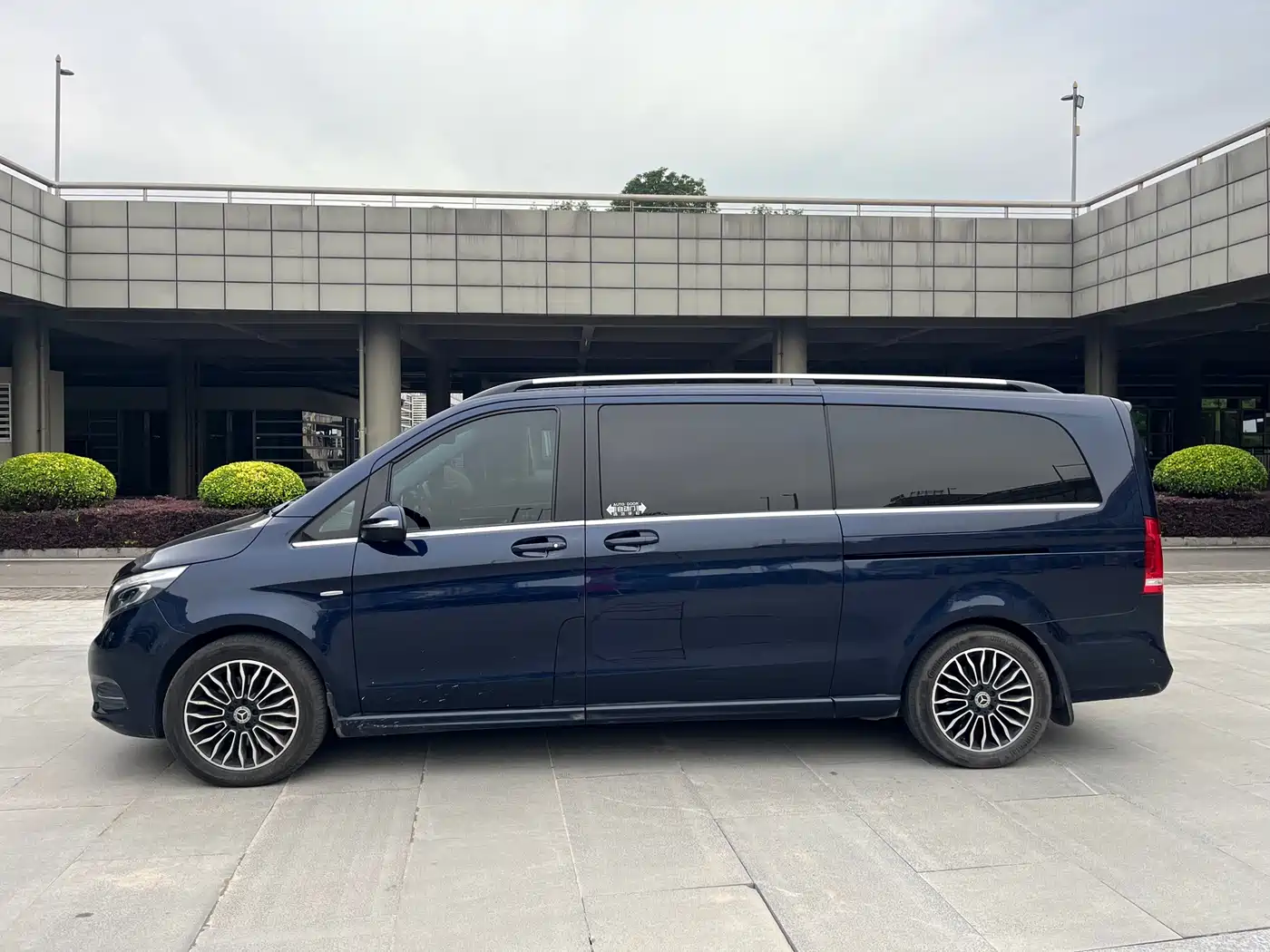 Mercedes-Benz V-Class 2018 V 260 L Premium Long Wheelbase Edition China VI фото 3