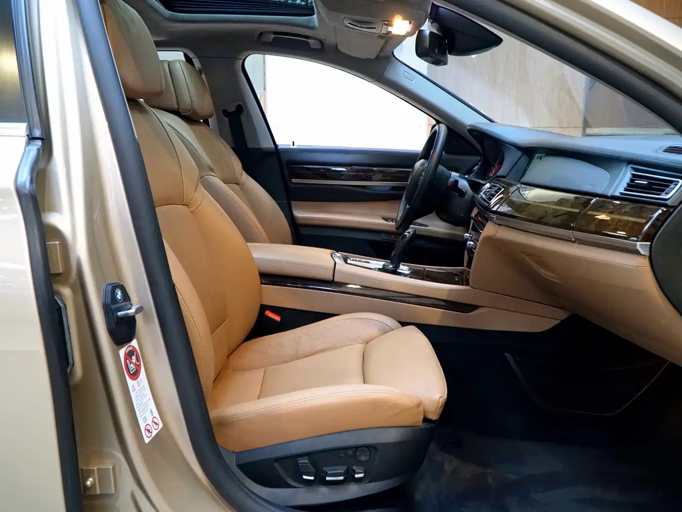 BMW 7 Series 2010 760Li фото 9
