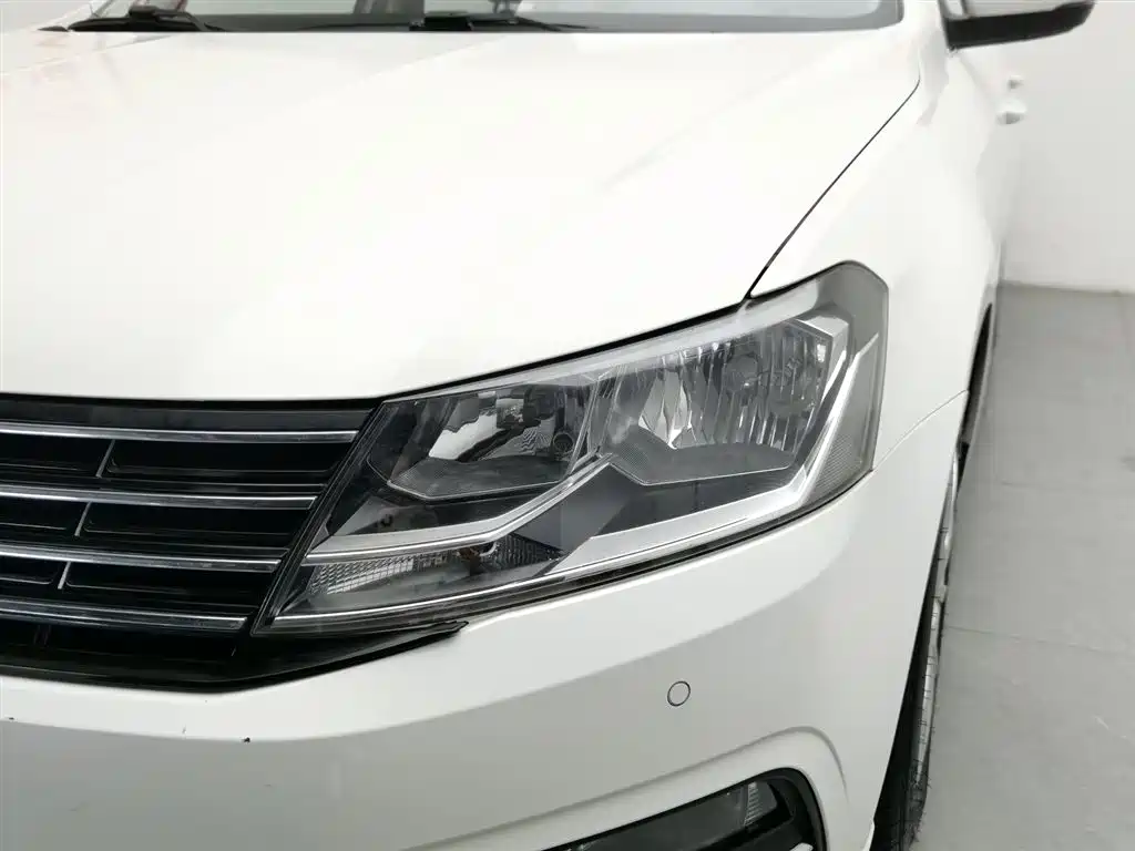 Volkswagen Lavida 2017 1.6L Automatic Comfort Edition фото 7