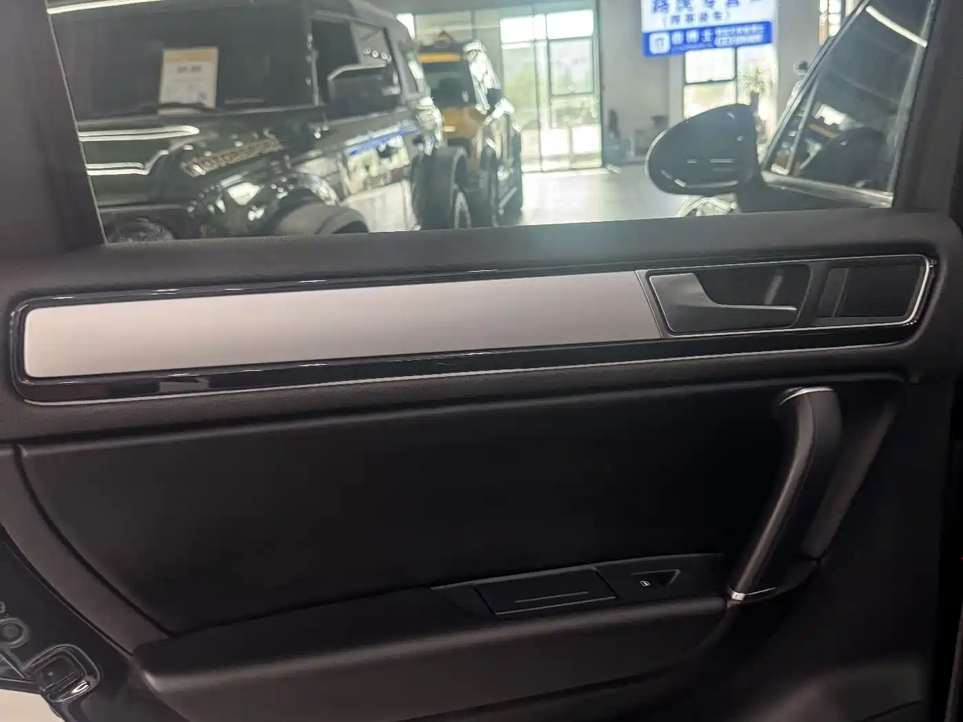 Volkswagen Touareg 2017 3.0TSI Explorer Edition фото 15