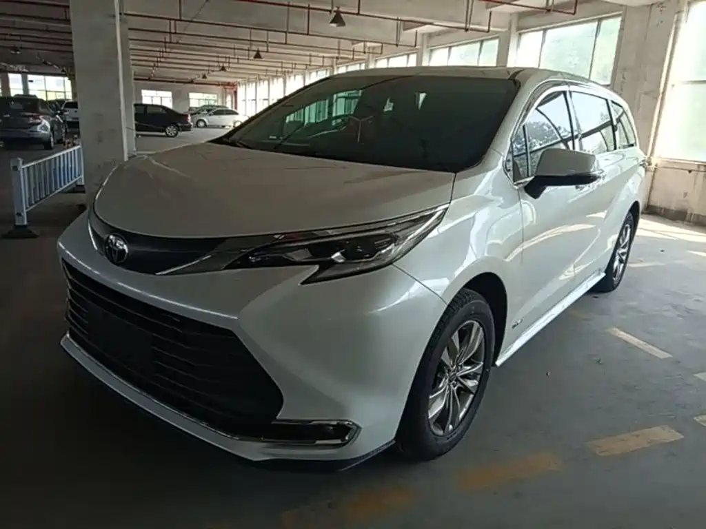 Toyota Sienna 2024 — пригон из Китая