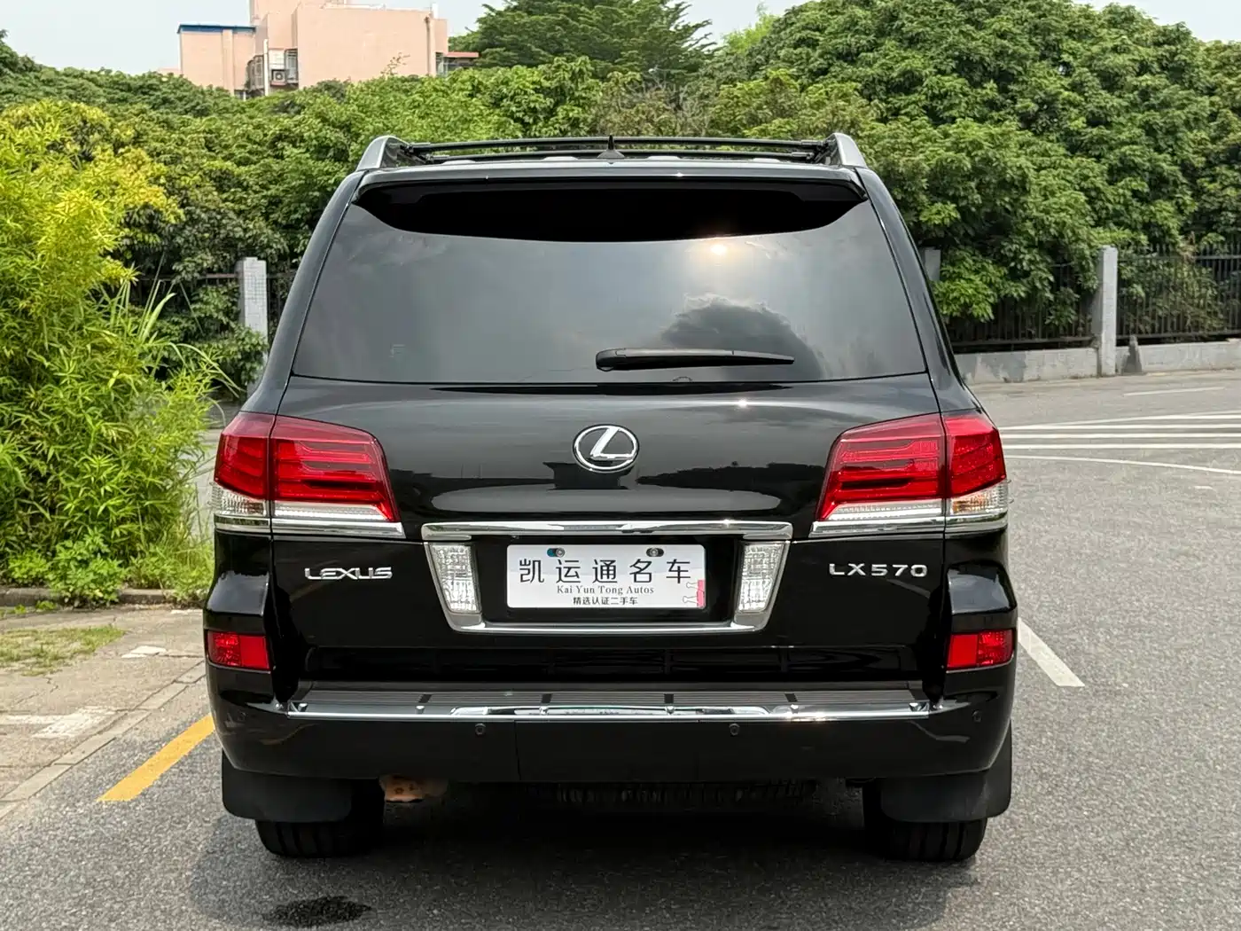 Photo 12 - Lexus LX