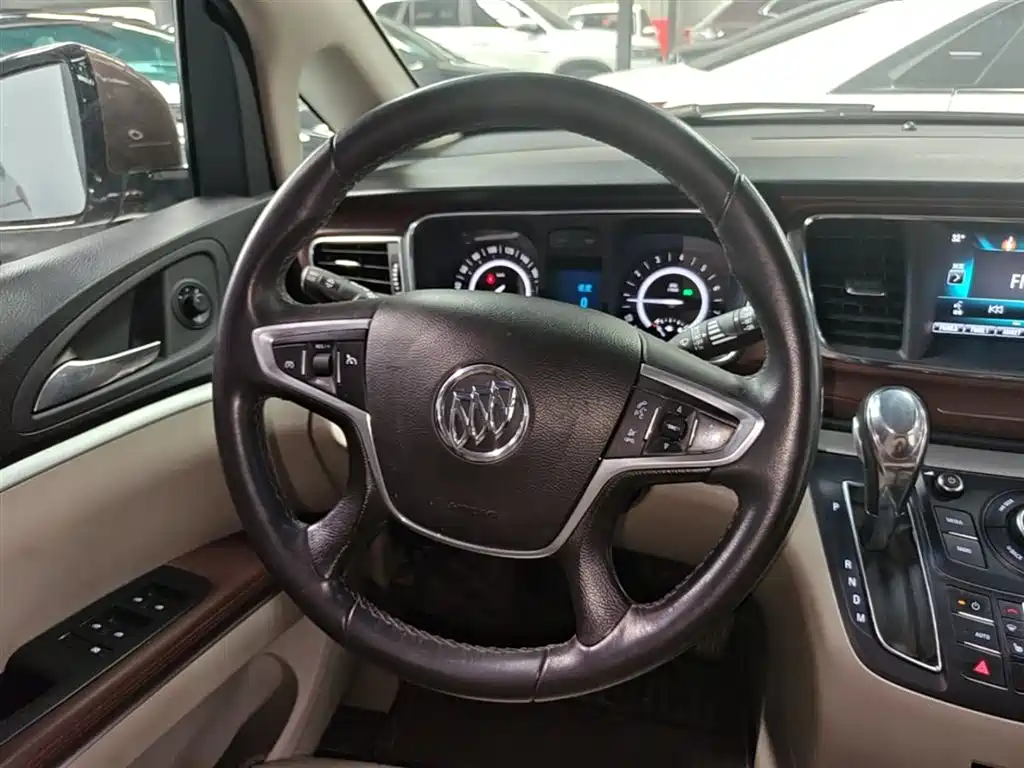 Buick GL8 2018 28T Premium Model China VI фото 11