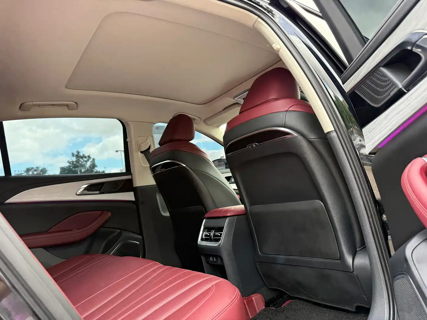 Photo 14 - Hongqi H5