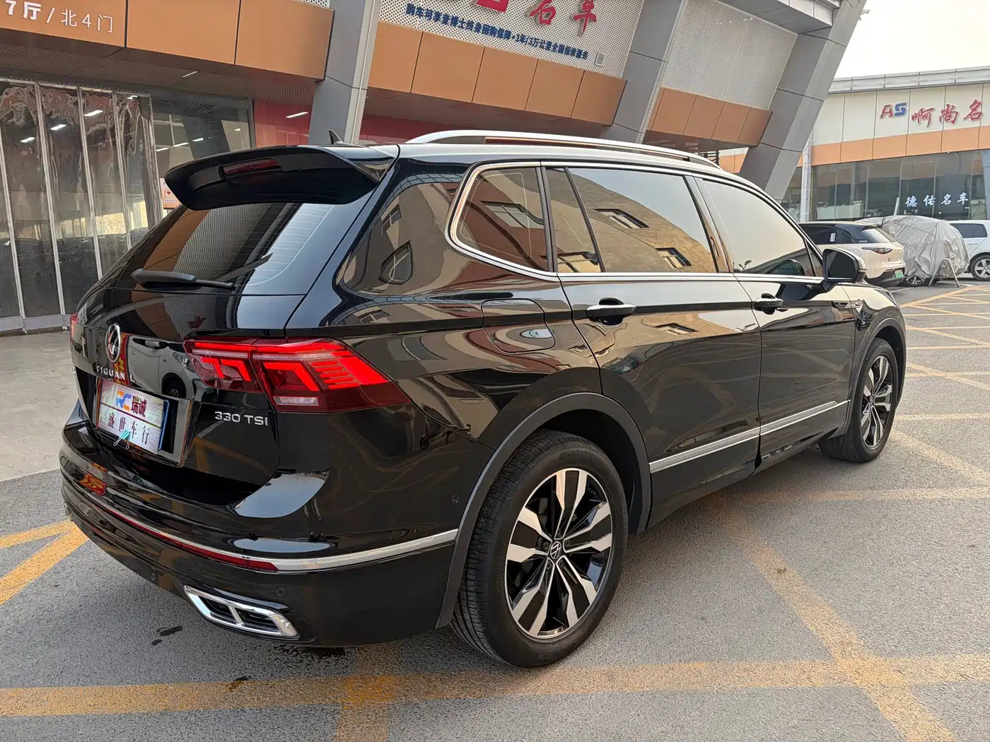 Volkswagen Tiguan L 2024 Outstanding 330TSI Auto 2WD R-Line Dragon Glory Edition фото 14