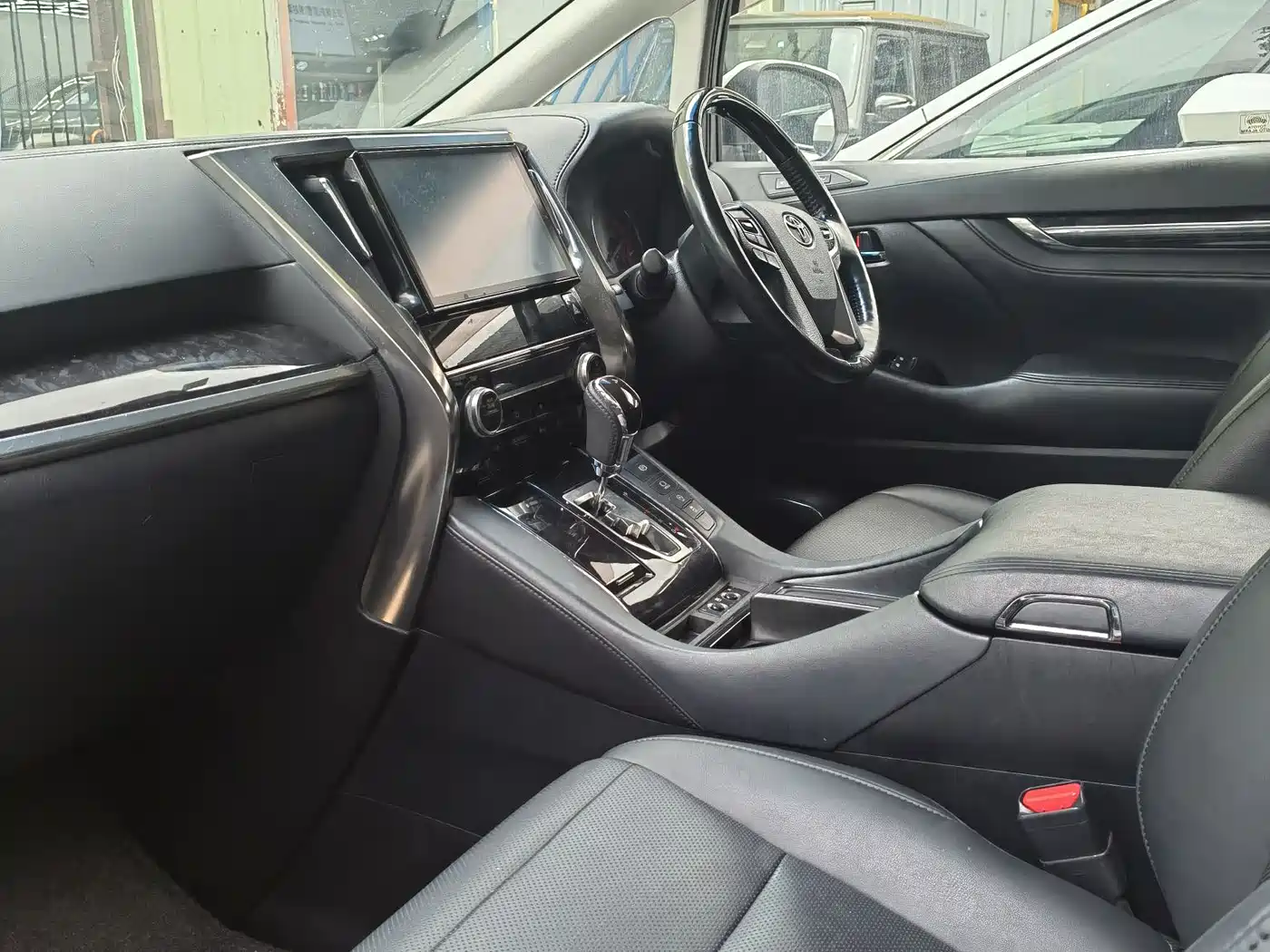 Toyota Alphard 2018 3.5L Luxury фото 8