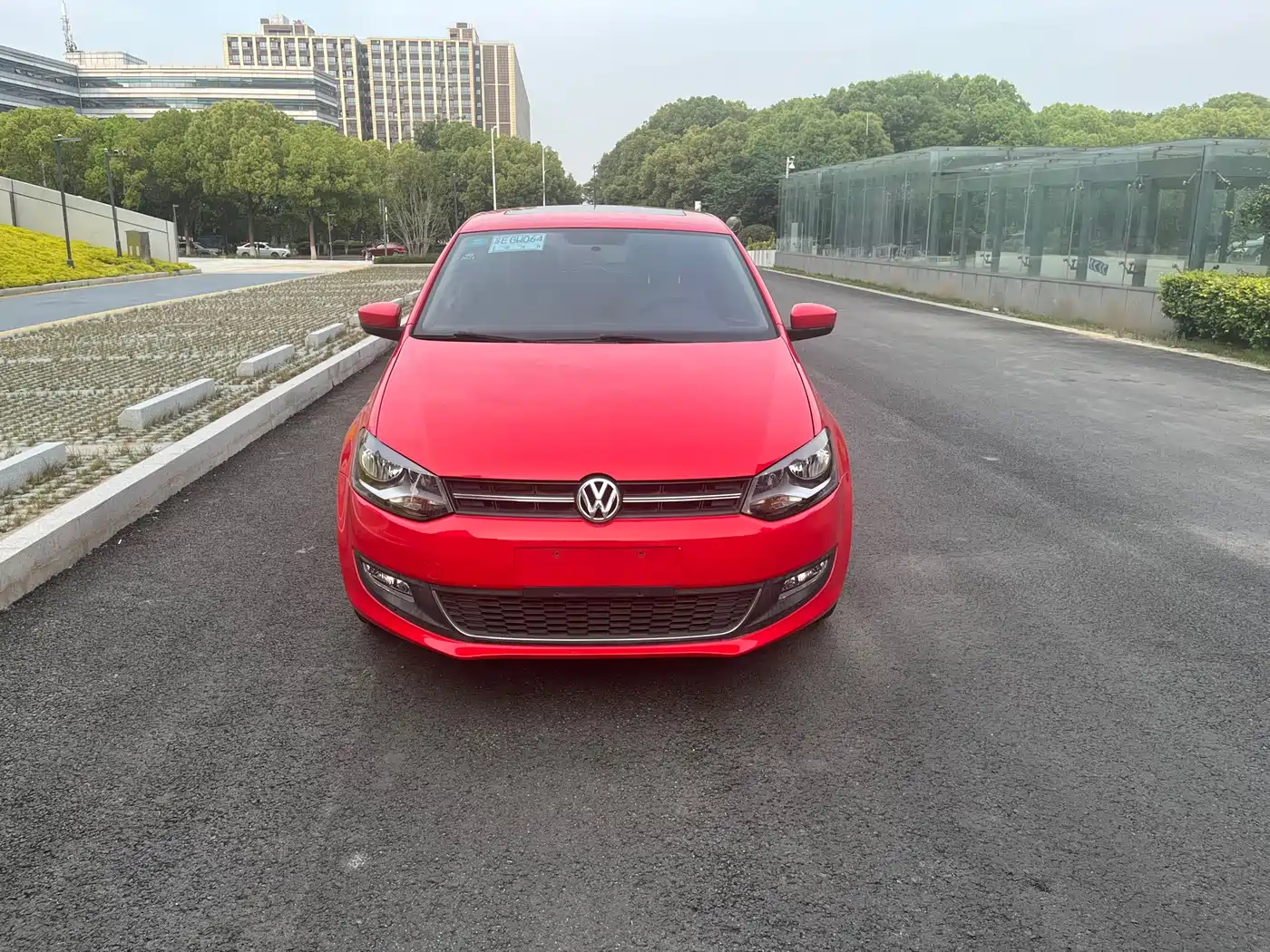 Volkswagen Polo 2013 1.6L Automatic Luxury Edition фото 2