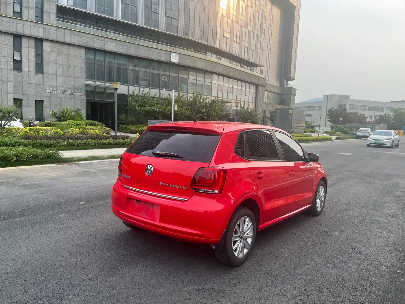 Volkswagen Polo 2013 1.6L Automatic Luxury Edition фото 6