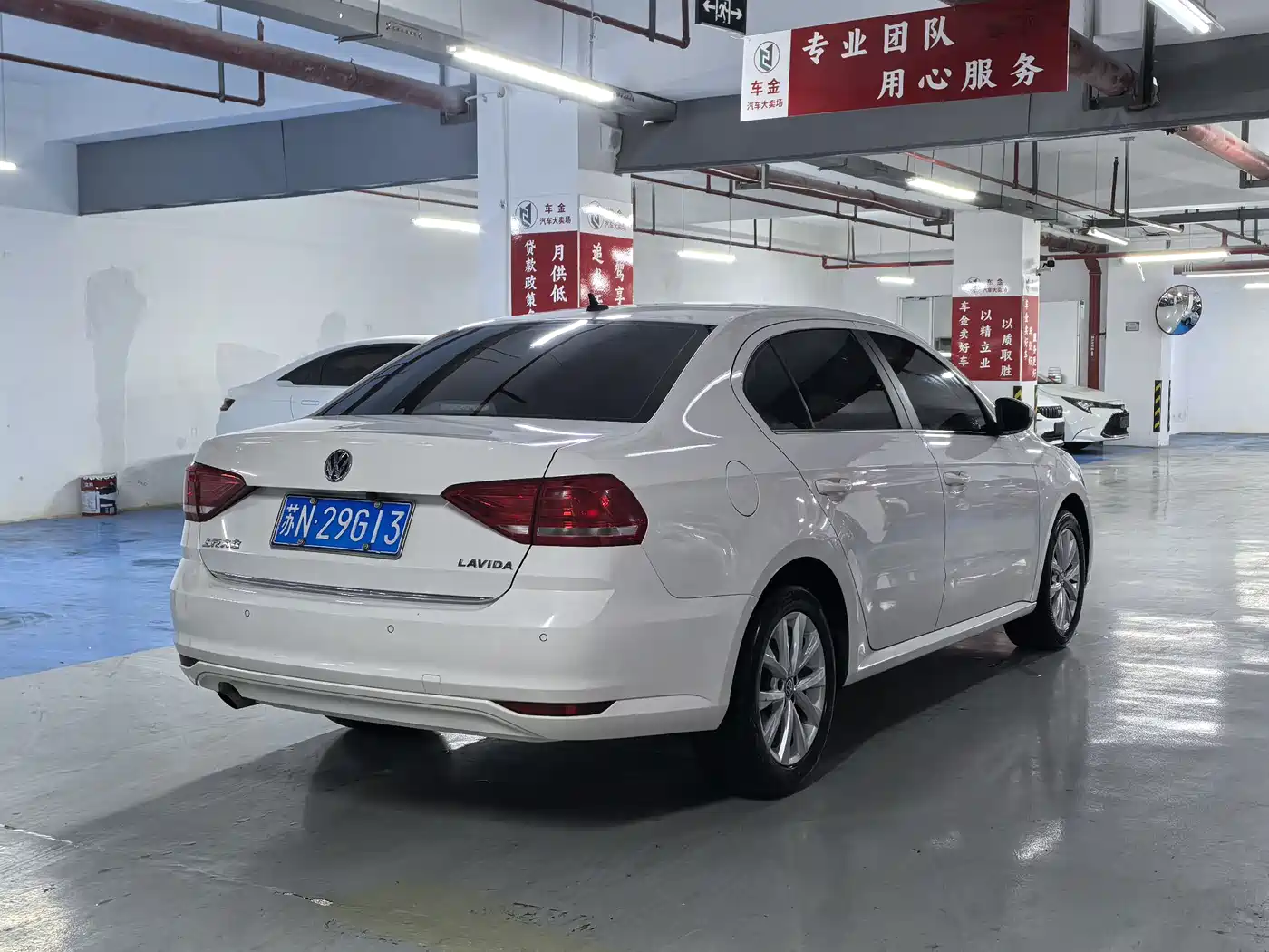 Volkswagen Lavida 2015 1.6L Automatic Comfort Edition фото 4
