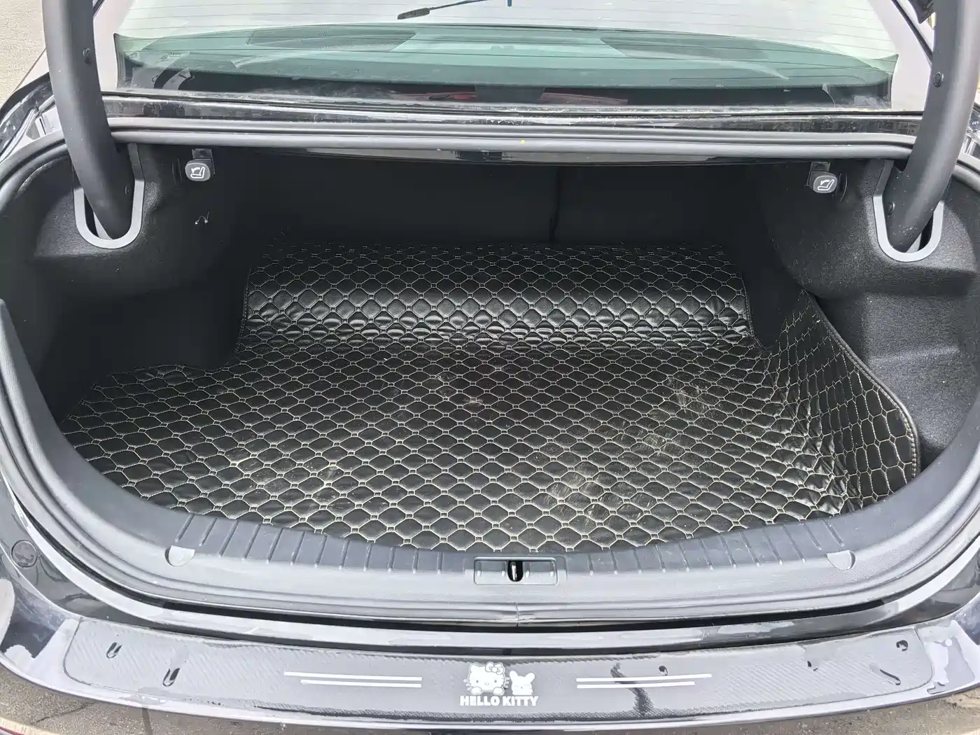 Hongqi H5 2020 1.8T Automatic Smart Connection Qi Rhythm Edition фото 15