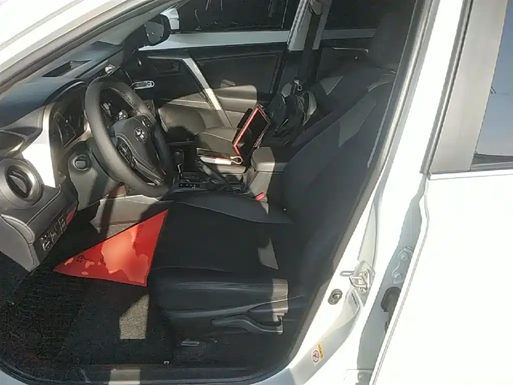 Toyota RAV4 Rongfang 2015 2.0L CVT 2WD Trend Edition фото 15