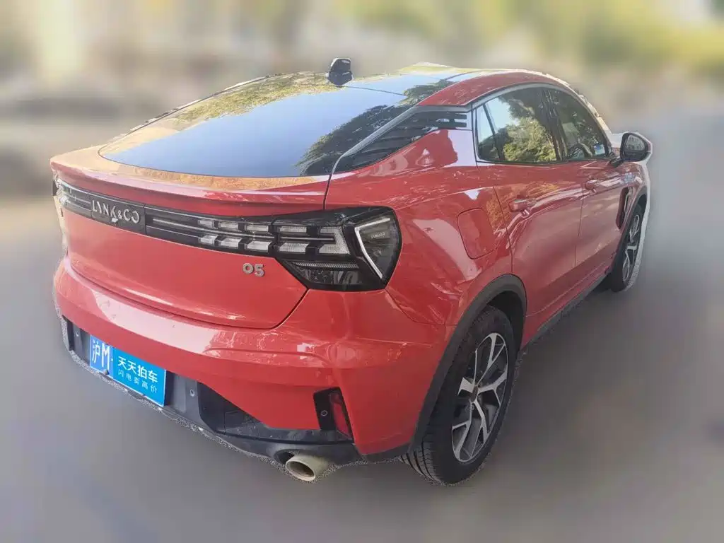 Фото 2 - Lynk & Co 05