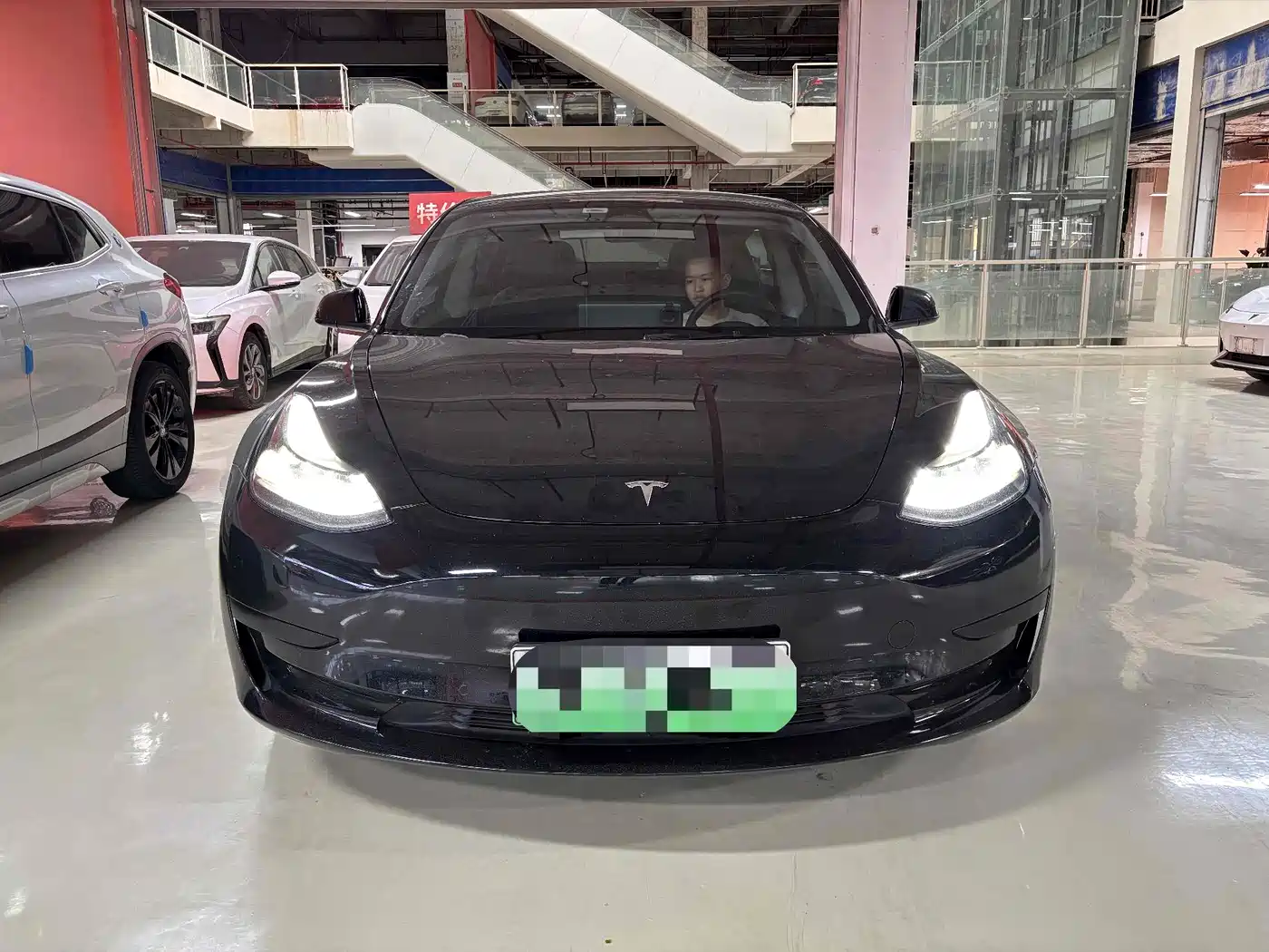 TESLA MODEL 3